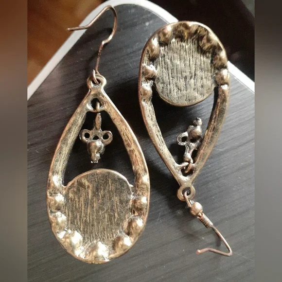3/$20! Victorian-style bronze dangle jewelled statement earrings dark stones - Picture 7 of 9